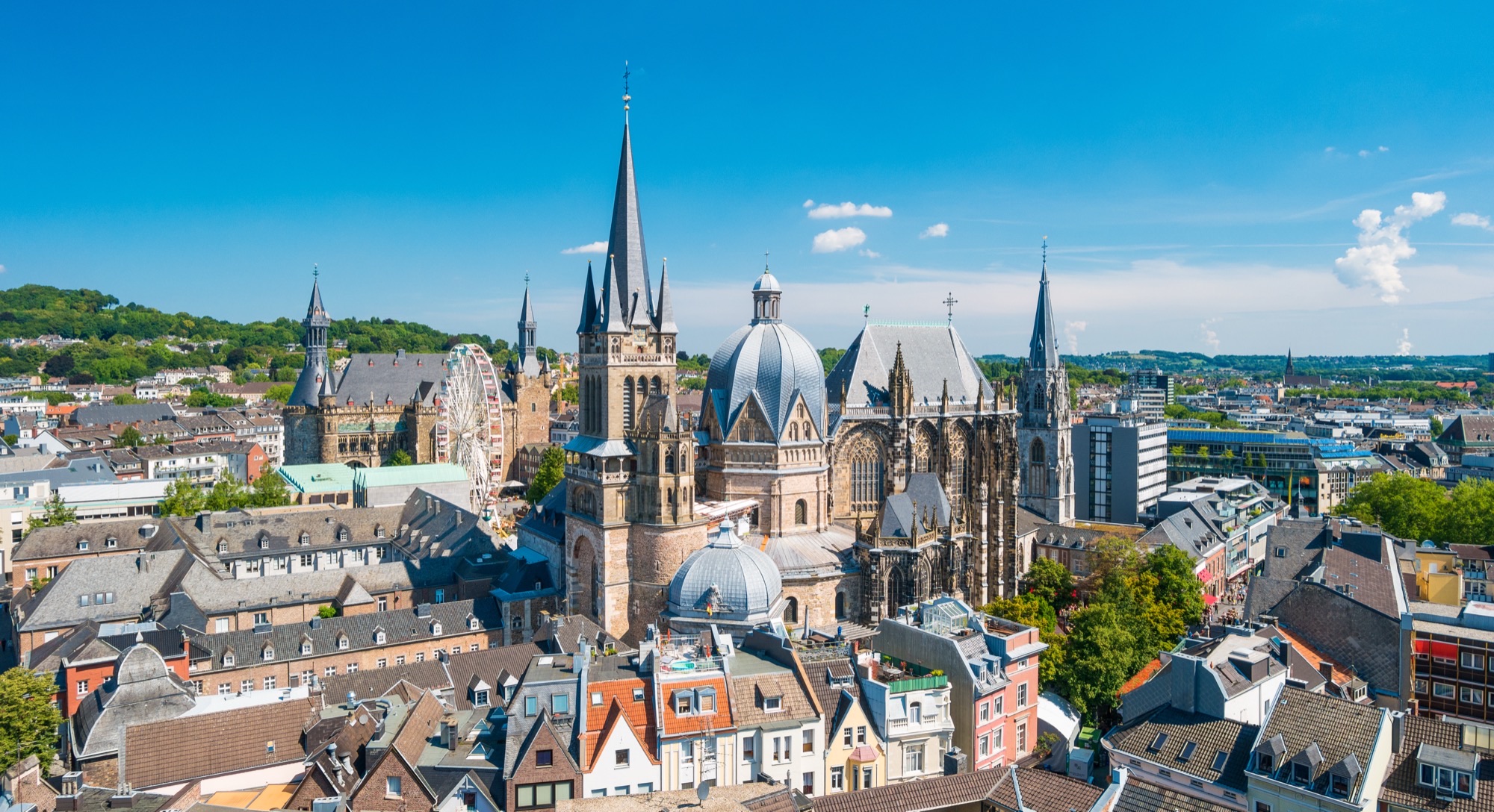 Apple IT-Service in Aachen — Skyline der StädteRegion Aachen mit Aachener Dom und Rathaus, Einsatzgebiet von CE365